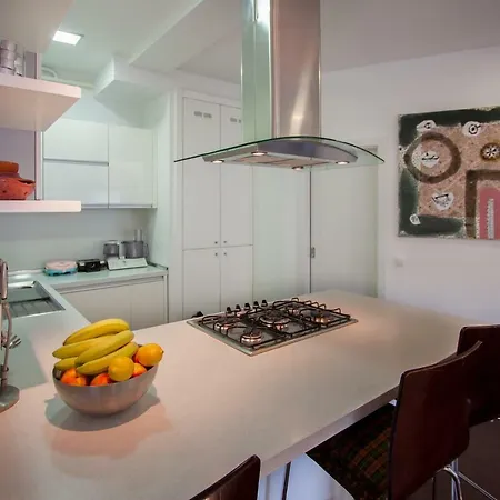 Zen & Art 아파트 풀라