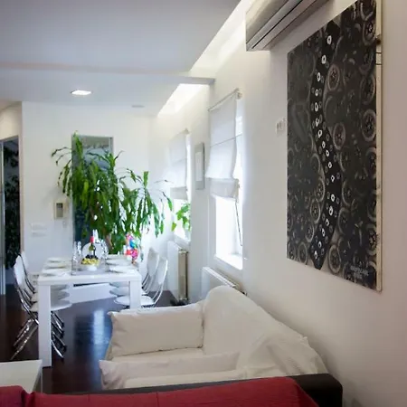 Zen & Art 아파트 풀라